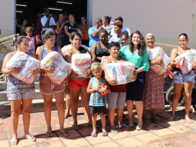 Fundo Social entrega cestas  básicas para famílias carentes