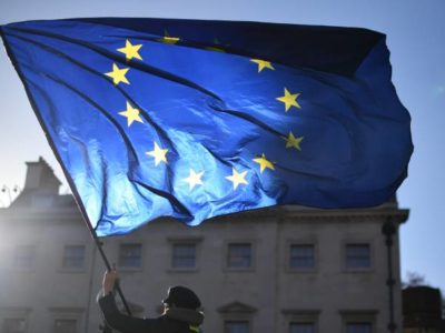 UE afrouxa regras orçamentárias para combater efeitos do Covid-19