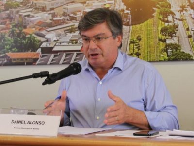 Acuado por Justiça e pressão de  entidades, Daniel Alonso mantém Marília na quarentena estadual