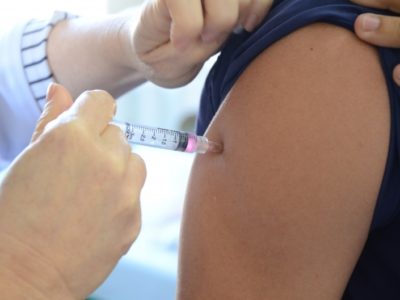 Campanha contra Influenza tem falta de vacina no 1º dia na cidade