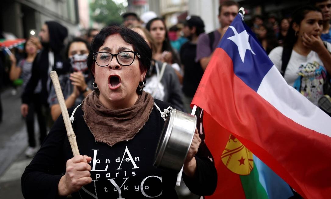 Chilenos saem às ruas em protesto e 283 são presos