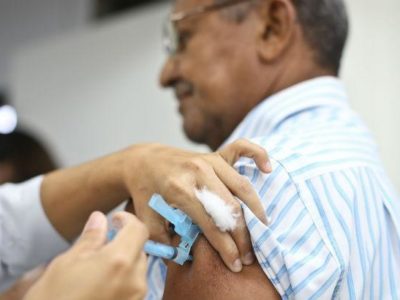 Idosos serão os primeiros a receber vacina contra gripe