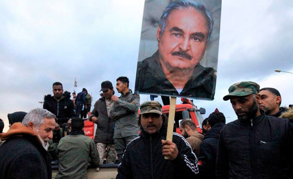 Marechal Haftar diz ter tomado poder na Líbia