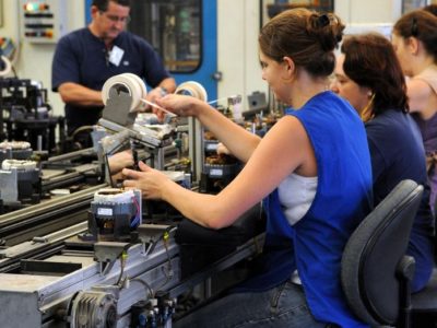 Ipea projeta queda de 36,1% na produção industrial em abril ante março