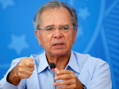 Paulo Guedes admite que pode imprimir reais para frear crise