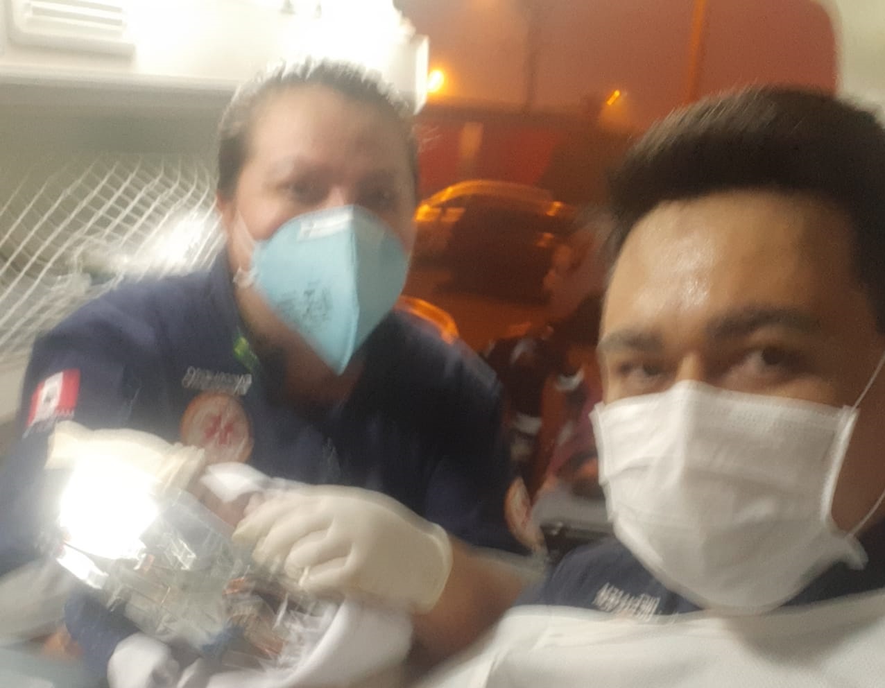 Socorristas do Samu fazem parto  dentro de ambulância