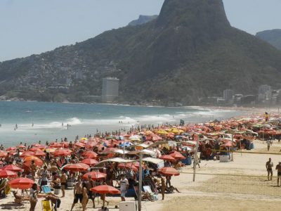 Turismo brasileiro registra queda de 54,5% em abril, aponta IBGE