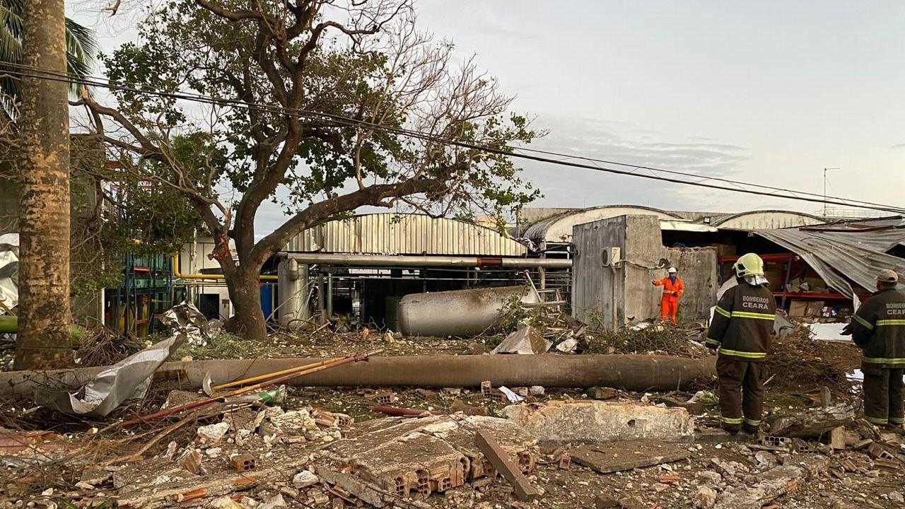 Explosão destrói fábrica de refrigerantes e deixa ferido em Fortaleza