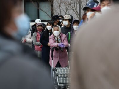 Surto em Seul se espalha por toda a Coreia e país registra 324 infecções