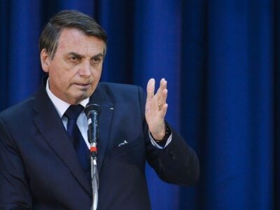 Bolsonaro repete que governo não consegue manter auxílio de R$ 600