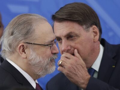 PGR apura ‘movimentações atípicas’ no gabinete, mas vê imunidade de Bolsonaro