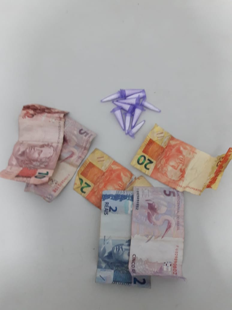 Vidraceiro é preso com cocaína e dinheiro na zona Sul