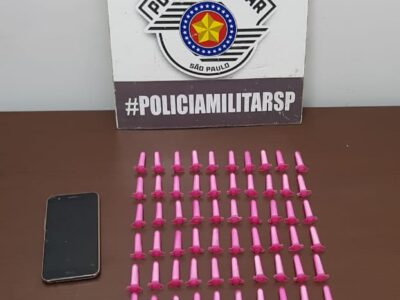PM prende homem com 63 pinos de cocaína no bolso em Tupã