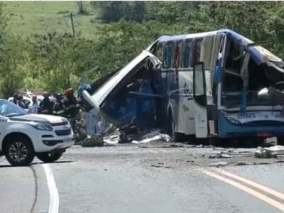 Sobe para 41 o número de mortos em acidente envolvendo ônibus e caminhão no interior de SP
