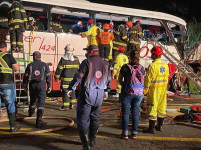 Acidente entre ônibus e caminhão  deixa sete mortos em Parapuã
