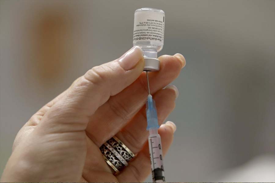União Europeia autoriza vacina da Pfizer  e prevê iniciar imunização neste domingo