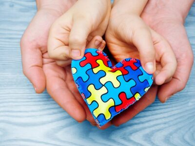 Juiz decide que acompanhante terapêutico para  criança com autismo deve ser pago pela Amil