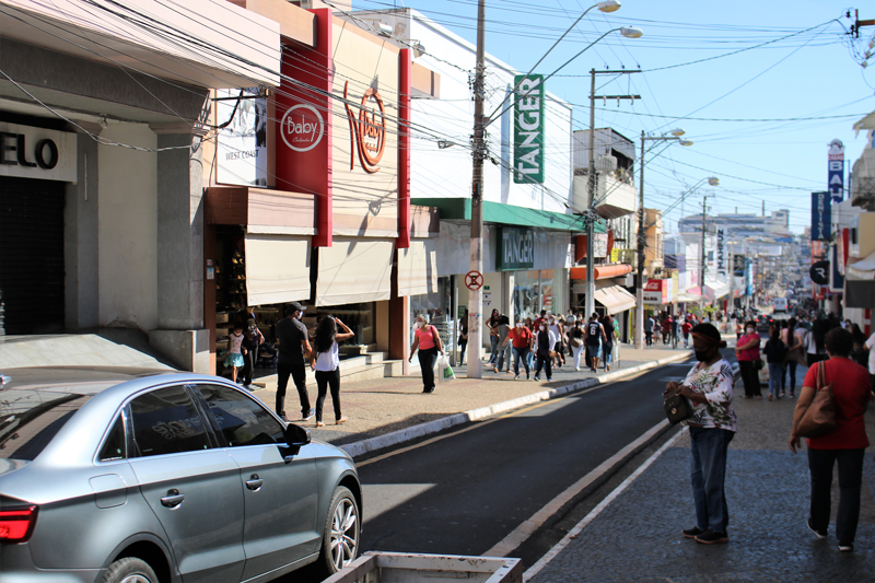 Lojas abrem sexta e sábado até as 17 horas em Marília