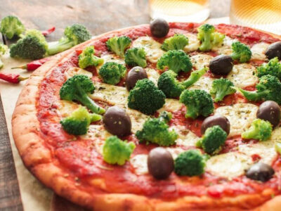 Aprenda a fazer pizzas veganas e sem glúten