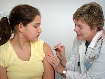 34% dos jovens ainda não estão seguros de tomar a vacina