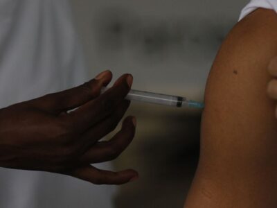 Vacina: Brasil ultrapassa 100 milhões de pessoas com ciclo vacinal completo