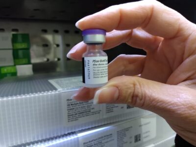 Marília aplica vacina da Pfizer como reforço para quem tomou Janssen