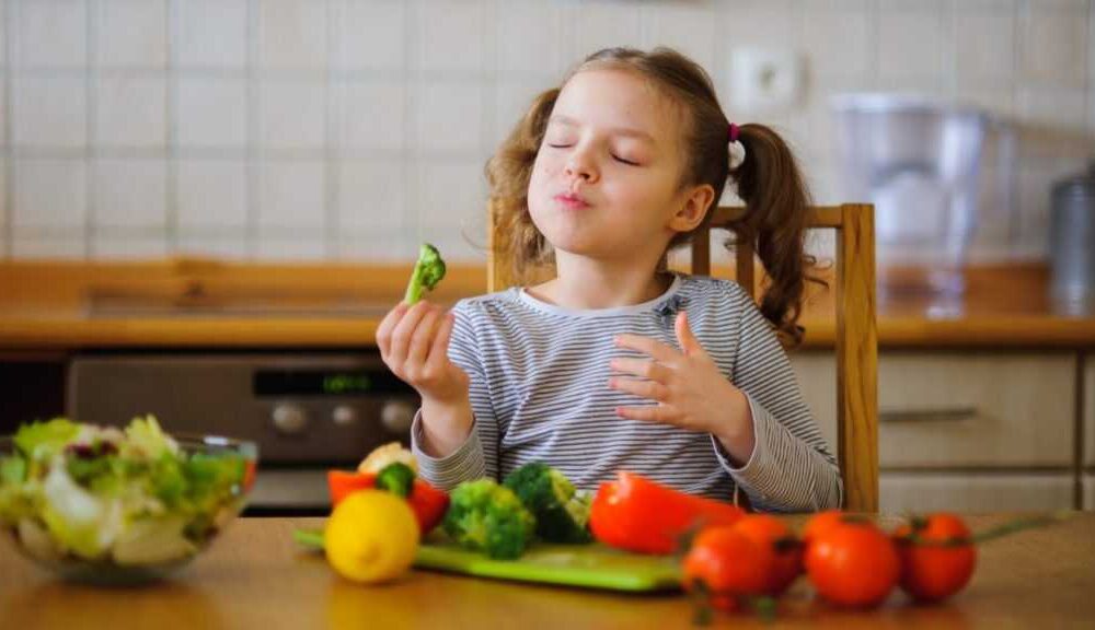 A alimentação vegetariana na infância é, além de possível, completa e  saudável
