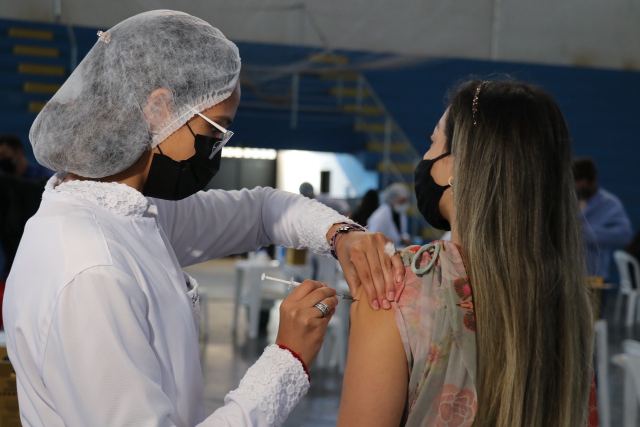 Marília vacina mais 1.351 pessoas na ação do último sábado em seis unidades de saúde