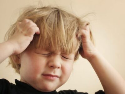 Criança também pode ter dor de cabeça