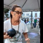 Ódio: atriz Lucélia Santos se veste de Índia e joga boliche com cabeça de Bolsonaro e Guedes
