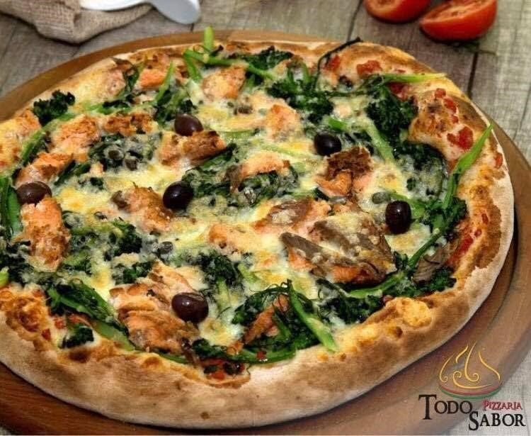 Está cansado dos mesmos sabores? Aprenda uma deliciosa e inusitada pizza de salmão