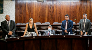 Câmara derruba veto de Daniel Alonso e garante benefícios a servidores pais de autistas e outros. Marcos Rezende foi o único a votar com o prefeito