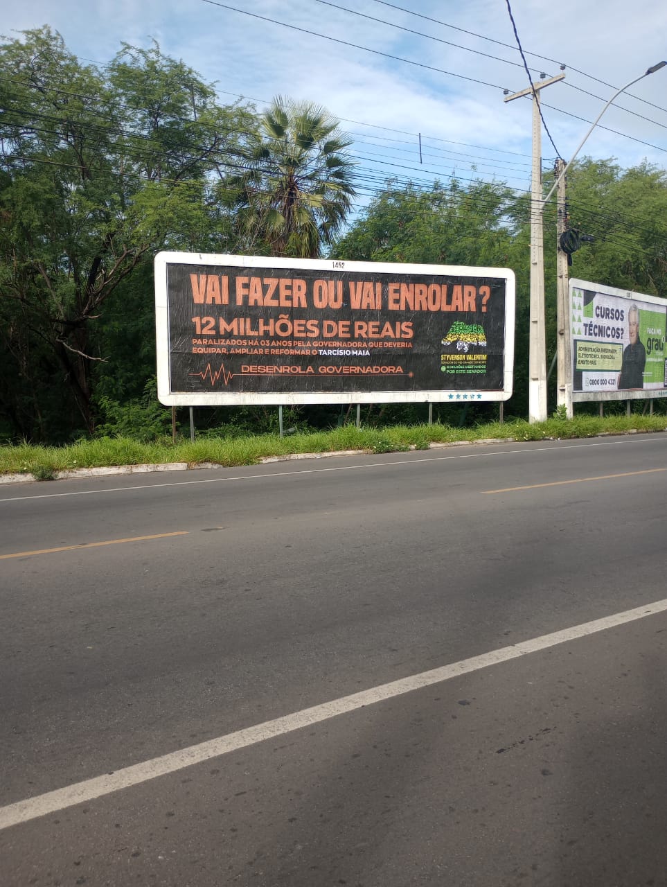 Styvenson instala outdoors dizendo que governo Fátima(PT) pratica “assassinato” por não usar verba para hospital Tarcísio Maia