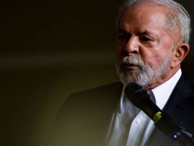 Lula diz que não sabe como vai fazer pra o aposentado tirar a “bunda” do sofá;