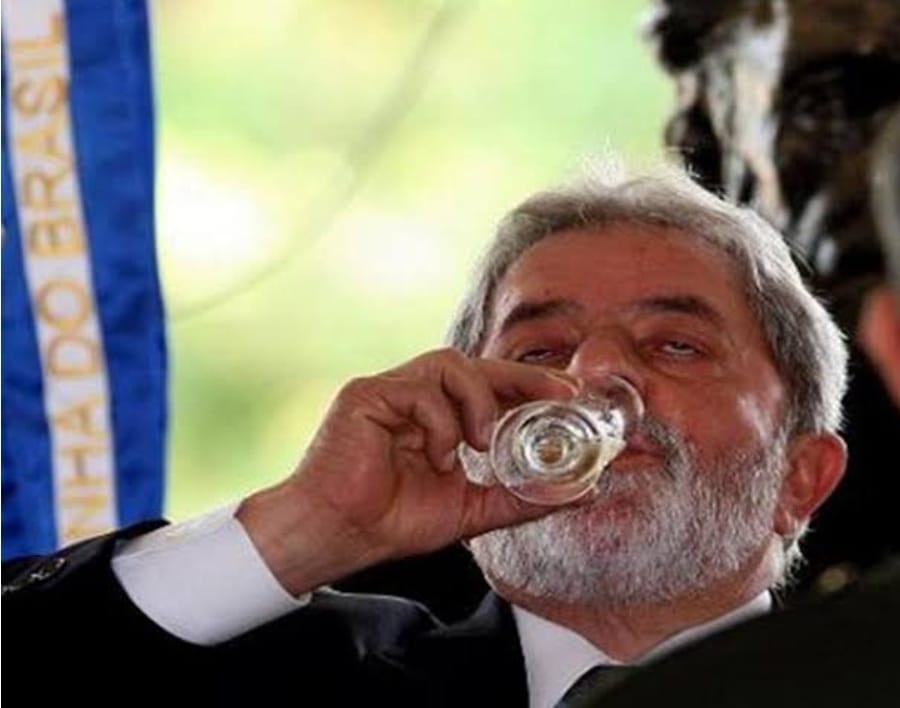 Regado a cachaça de R$ 500, Lula é realmente o pai dos pobres… Idiotas