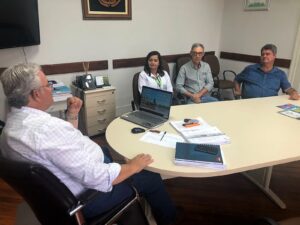 Segurança no Varejo: comitiva de Pompeia conhece eficiente sistema de monitoramento de Garça. Zona Azul é outro exemplo, ao custo mensal de apenas R$ 1.500,00. Em Marília estacionamento foi licitado a custo de R$ 3,4 milhões e 90% da arrecadação para empresa particular