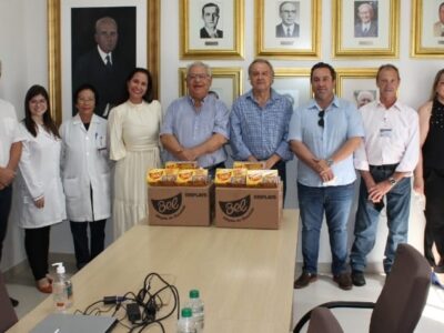 Solidariedade: Clínica Dra. Bianca Accetturi doa chocolates para crianças atendidas pela Santa Casa de Marília