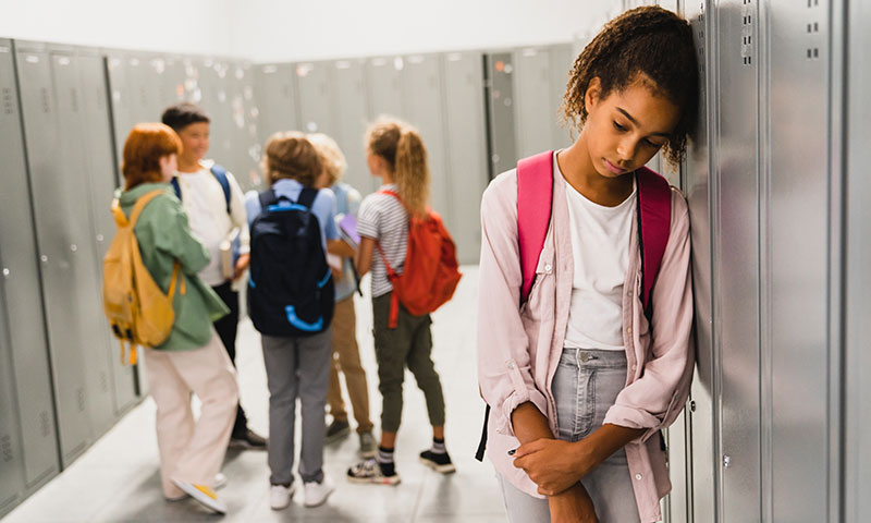 Escolas sob ameaça: especialista alerta sobre a necessidade dos meios de comunicação frearem o ‘efeito contágio’