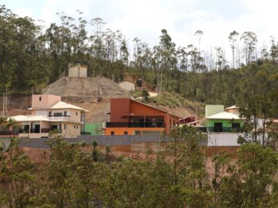 Tragédia em Mariana: 4 famílias recebem chaves de casas reconstruídas