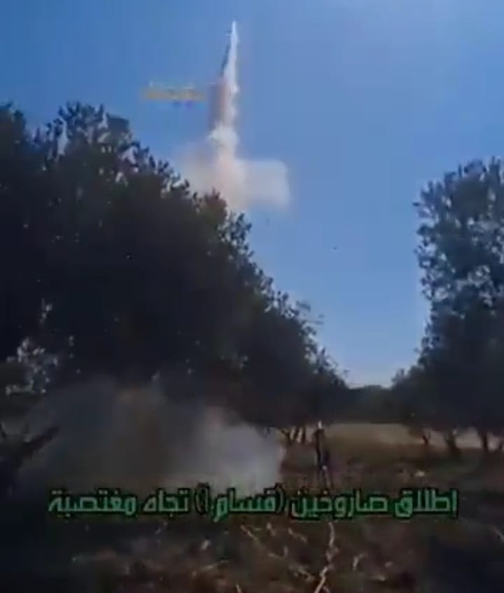 Foguete é lançado por terroristas agora da Cisjordânia e explode em território palestino. Novos perigos! Sorte no Brasil que terroristas são crianças e idosos com bandeiras do País