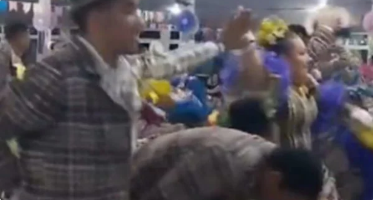 Festa julina do Exército termina com dois mortos, tiroteio começou durante apresentação da quadrilha. O crime teria sido motivado por ciúmes de um sargento do Exército;