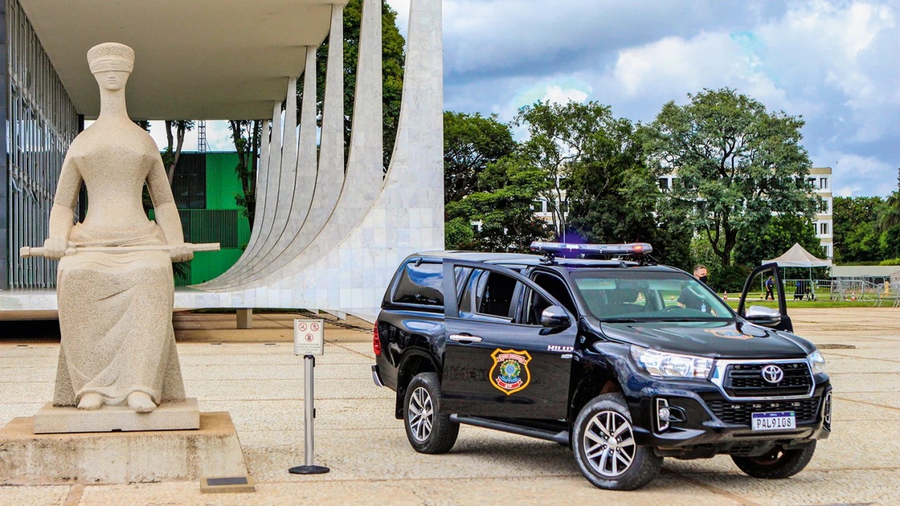 STF vai alugar carros blindados para ministros usarem no RJ