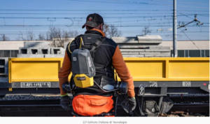 Exoesqueleto ajuda trabalhadores a carregarem peso