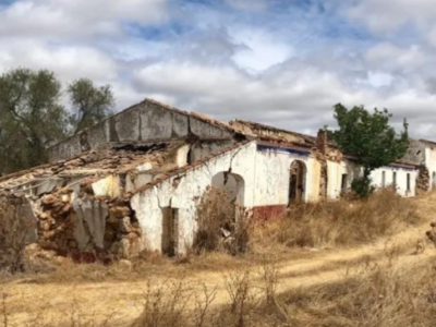 Casal compra fazenda em ruínas em Portugal e a transforma em pousada de 800 m²; VEJA FOTOS