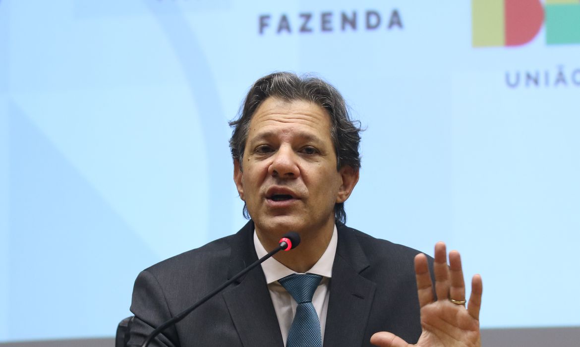 Haddad anuncia péssima notícia para clientes do Nubank