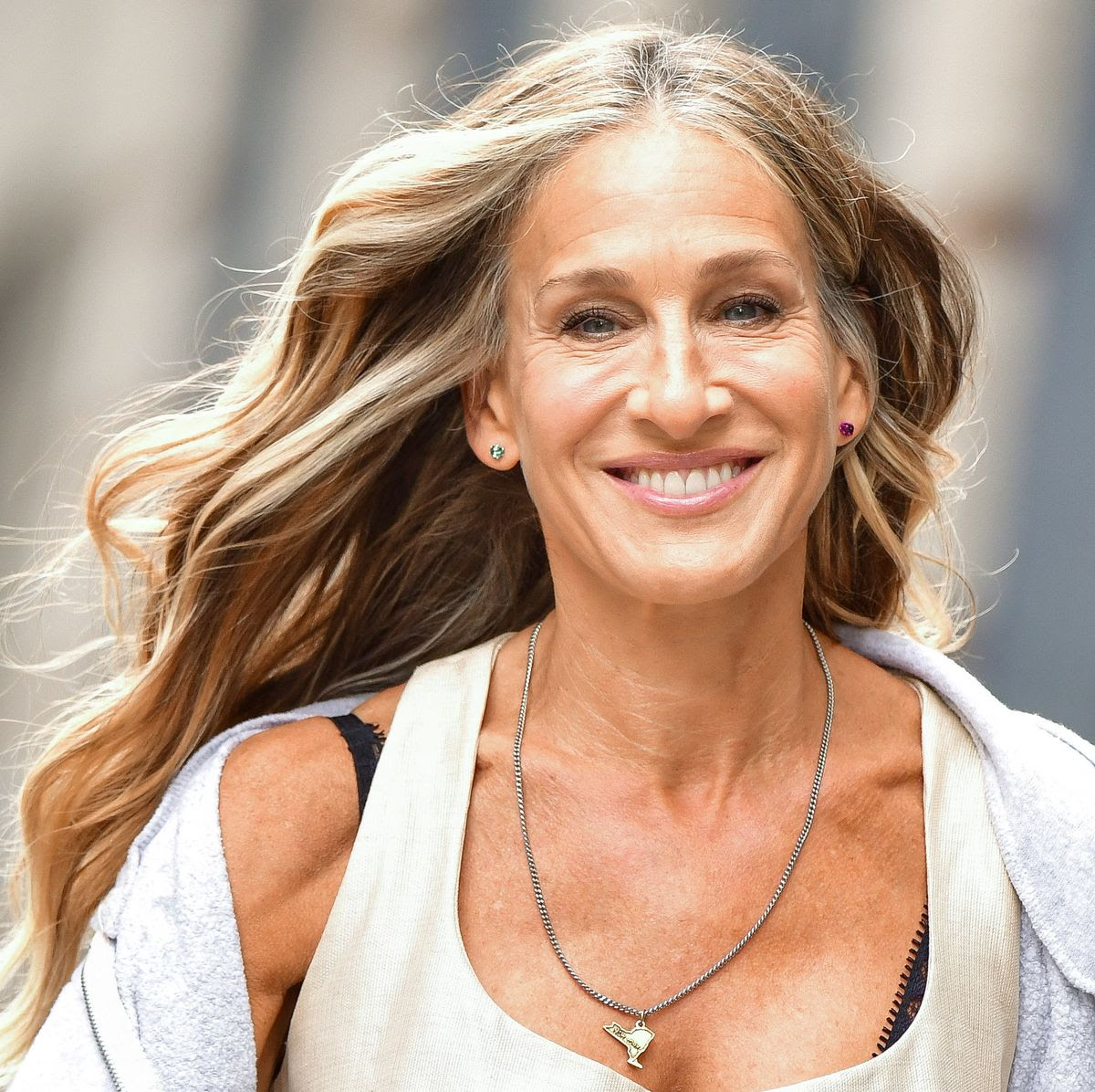 Sem medo do espelho! Médico dá dicas para não cometer o mesmo erro que Sarah Jessica Parker