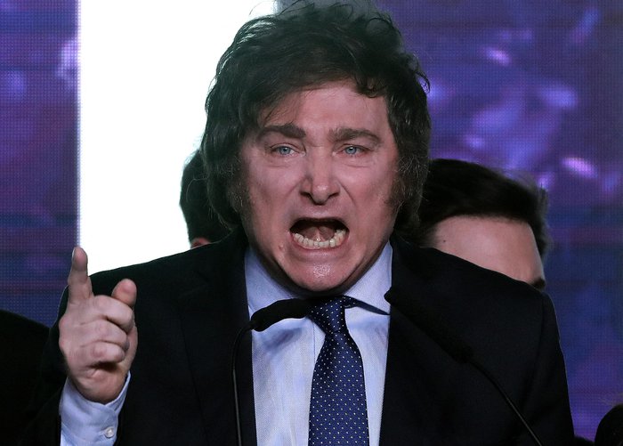 Vídeo: Apresentadora tenta repreender ‘Bolsonaro Argentino’ e leva invertida; “esquerdistas de mer**”