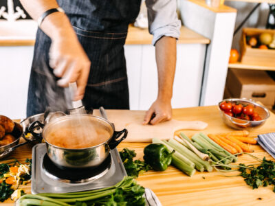 Sintoma sutil de derrame pode ser notado até enquanto você cozinha