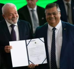 Ministros de Lula usam jatinhos da FAB para viajar para casa