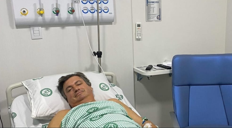 Prefeito MILIONÁRIO Daniel Alonso é atendido por SEIS MÉDICOS PARTICULARES e deixa população com falta de médicos e péssima estrutura na Saúde. Veja vídeo!